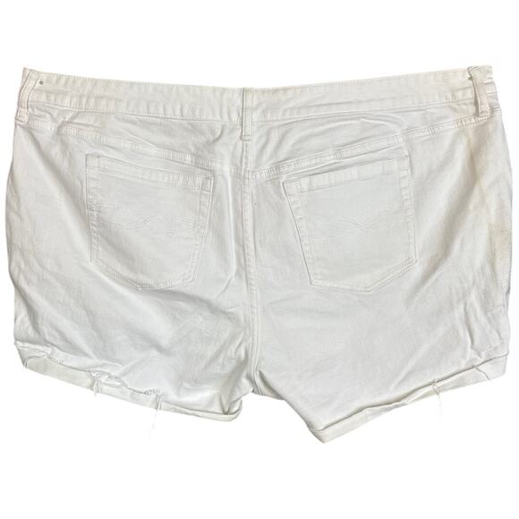 Torrid White Denim Cutoff Plus Size Boyfriend Shorts Fray Hem SZ 26 Coastal Chic - Picture 2 of 9
